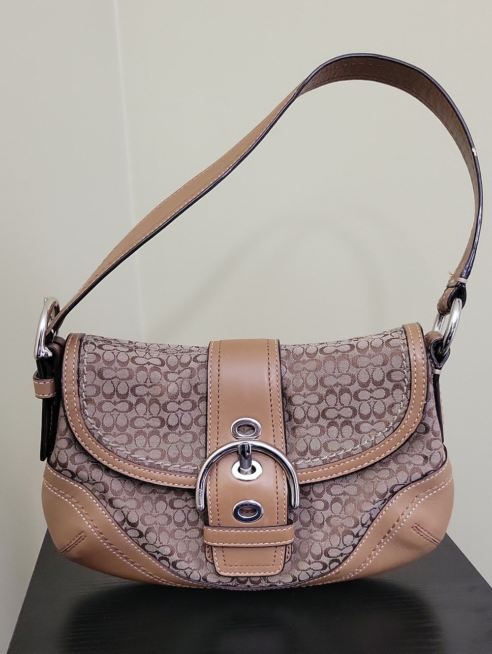 Vintage Coach Soho Signature Flap Shoulder Bag Tan Leather Buckle F10925 Y2K